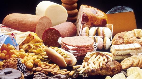 consumul de alimente ultraprocesate  asociat cu decesul prematur studiu