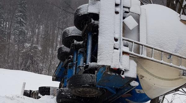 cisterna incarcata cu motorina rasturnata pe dn10