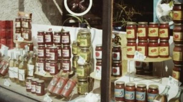 expozitie cu amintiri din epoca de aur se colecteaza obiecte din donatii