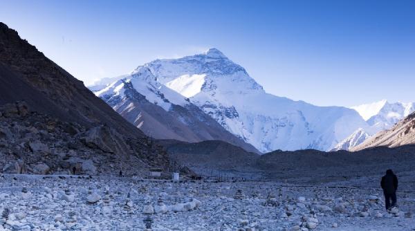 lovitura pentru cei care vor sa urce pe everest