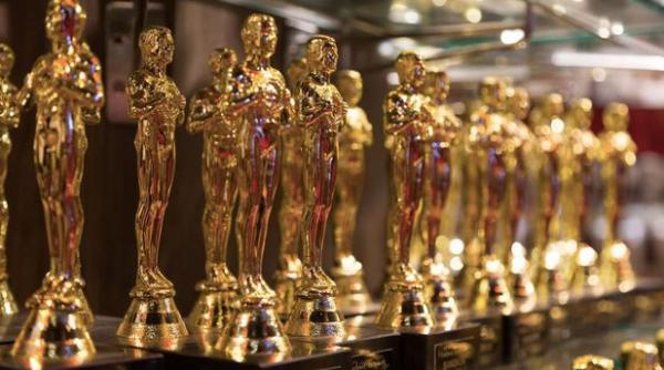 nominalizat la oscar respins de trei ori la intrarea in sua