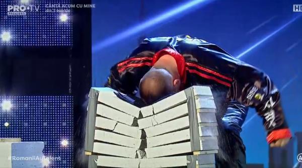 romanii au talent maestru in arte martiale numar soc poate sa ti fisureze capul