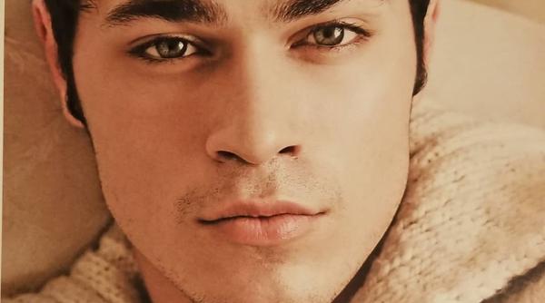 nu va trece prin gand cine e in poza avea doar 20 de ani