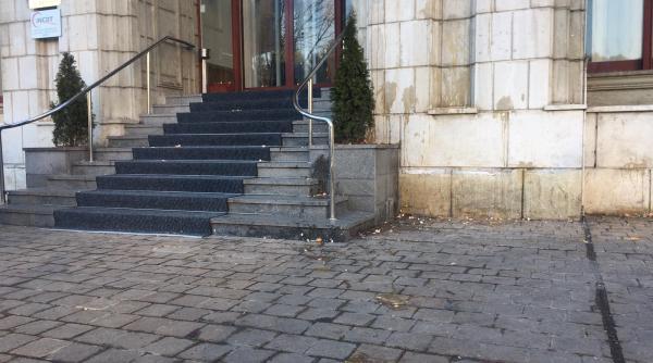 protest la mj persoanele care au aruncat cu oua in sediul ministerului sanctionate contraventional