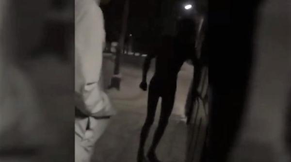 scene horror la spital a iesit la fumat cu un cutit infipt in spate