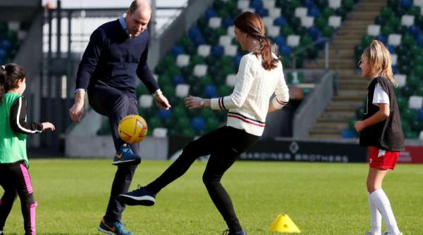 printul william si kate scheme pe terenul de fotbal