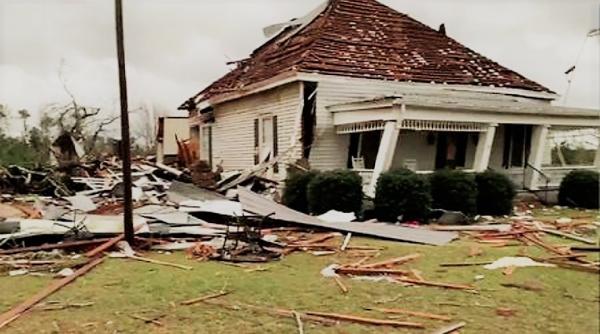 video vreme extrema in sua zeci de morti in urma unei tornade