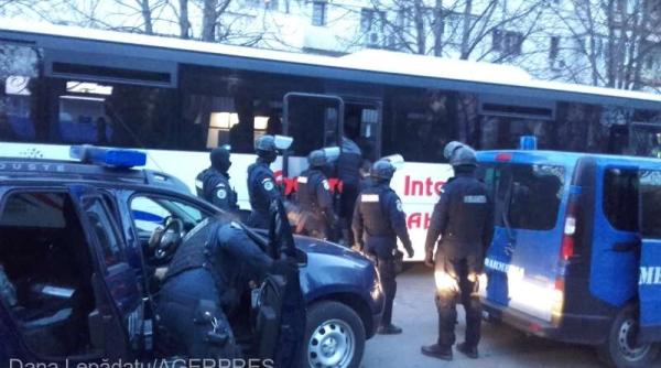 bataie la meciul steaua dinamo sute de suporteri luati cu dubele