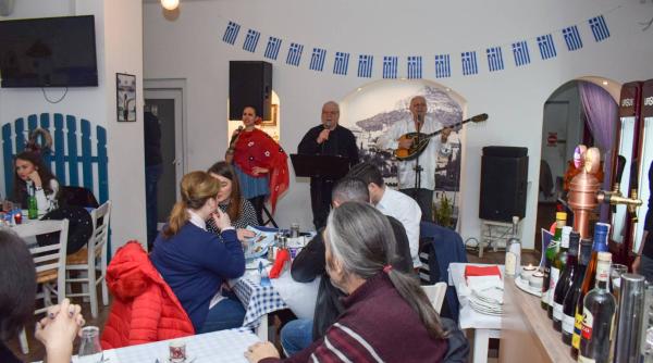 video dansuri si farfurii sparte petrecere greceasca la brasov