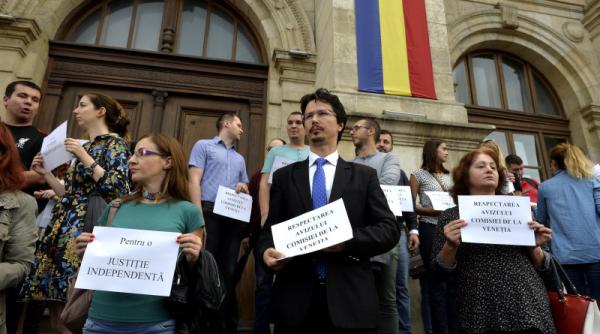 zeci de judecatori se delimiteaza de protestul magistratilor initiat de cristin danilet