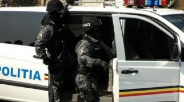 perchezitii la traficantii de minori  fetita agresata si amenintata sa intretina relatii sexuale