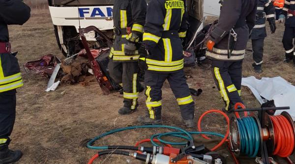 accident grav masina rupta in doua