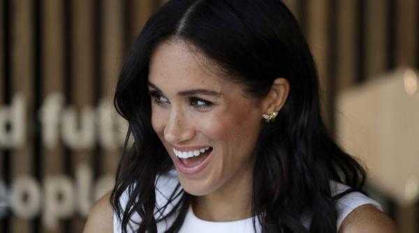 meghan markle criticata dur pentru tinuta foto