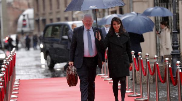 timmermans agent olandez folosit in jocurile politice din romania val valcu sa invete macar de la basescu