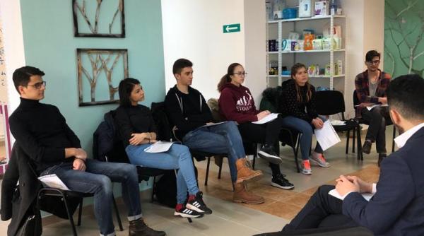 studentii alaturi de beneficiarii serviciilor sociale din sectorul 6