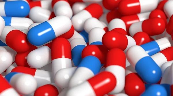 a inghitit pastilele ca pe bomboane