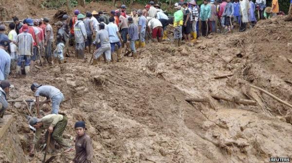 alunecare de teren in china doi morti si 17 persoane date disparute