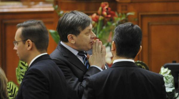 crin antonescu despre negocierile cu un alt partid ce decizie a luat privind revenirea in prim plan