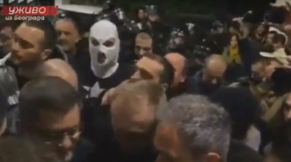 televiziune de stat din belgrad atacata protestatarii a patruns in sediu