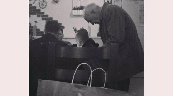 omul din cafeneaua de la unirii maria dumitrascu s a apropiat si mi le a pus pe masa cine este foto