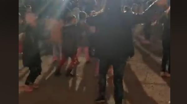 scoala la care profesorii si elevii isi incep cursurile dansand zumba