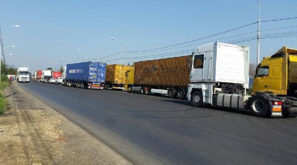 reprezentantii fort protesteaza miercuri in piata victoriei