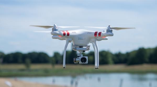 aeroport blocat de drone  niciun avion nu a mai putut decola