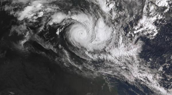 cea mai mare evacuare de dupa 1974 dupa ce doua cicloane de gradul patru ameninta australia