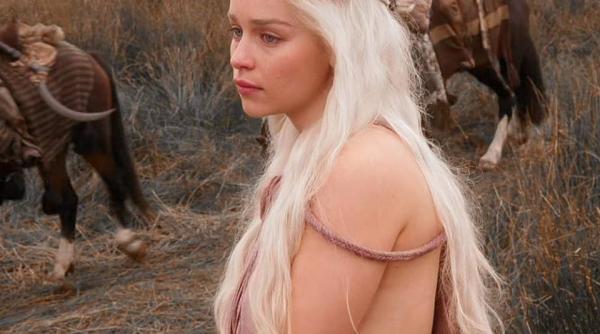 emilia clarke operatii pe creier a uitat cum o cheama