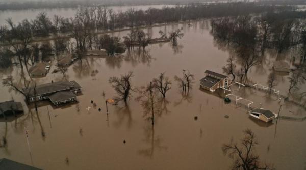 inundatiile provocate de fluviul missouri pagube de 1 5 miliarde de dolari zeci de milioane de oameni sunt in pericol