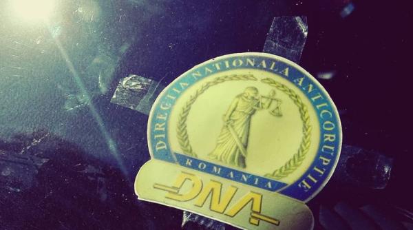 dna trimis in judecata pentru mita si a recunoscut faptele