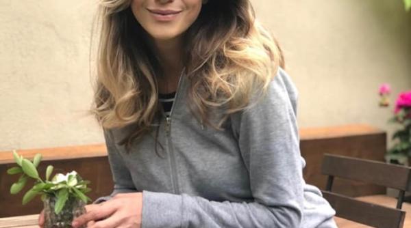 adela popescu complexata cred ca isi spune cuvantul