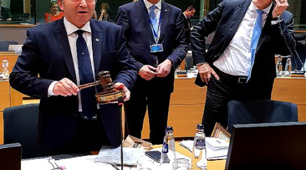 usr plus a depus un denunt penal impotriva lui tudorel toader