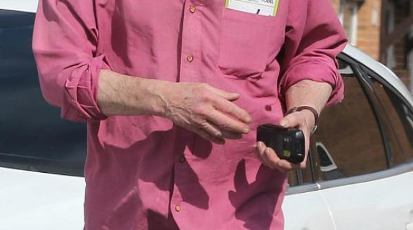 tatal cantaretei adele vrea sa isi recastige fiica