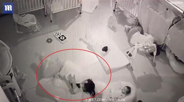 belus sfocat de educatoare fiindca nu adormea