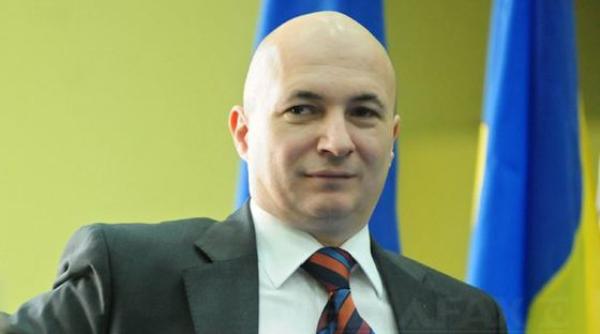 stefanescu iolu cearta in direct la romania tv urlati va trantiti pe jos va rupeti hainele