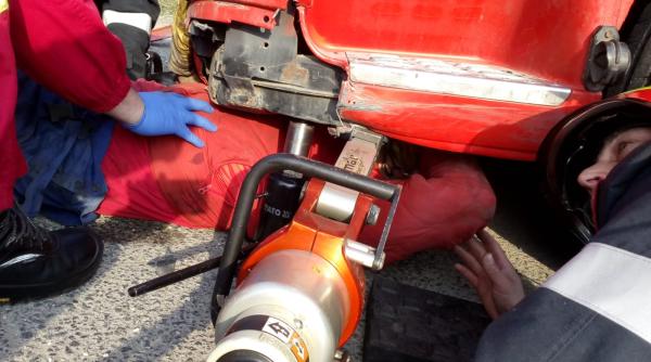 a scapat cu viata dupa ce a cazut tir ul peste el