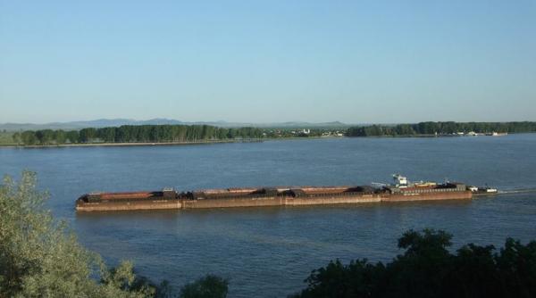 barbat cazut in dunare pompierii il cauta