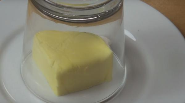 ce se intampla daca pui un pahar peste o bucata de unt efectul este garantat
