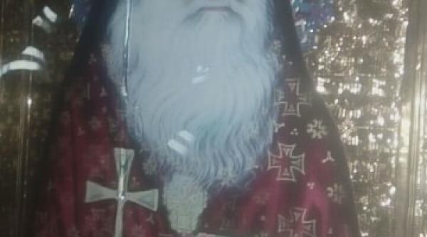 icoana parintelui iustin parvu a lacrimat cu mir