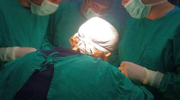 tumora tiroidiana giganta rezolvata la suub interventia a durat noua ore