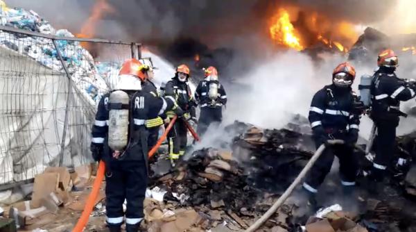 timisoara  incendiu de amploare  mai multe cladiri cuprinse de flacari