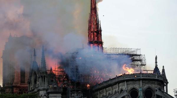 incendiu notre dame paris emmanuel macron lovitura ce l asteapta
