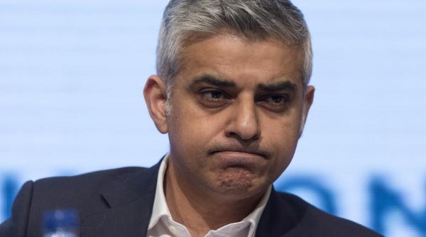 primarul capitalei marii britanii londra este in tristete cu parisul astazi si in prietenie intotdeauna