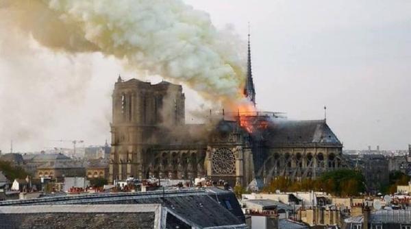 ancheta catedrala notre dame nu dispunea de sprinklere anti incendiu