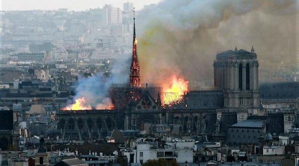 incendiu notre dame ana birchal veste cutremuratoare