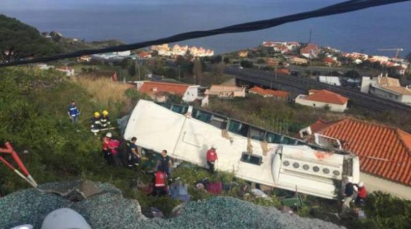 tragedie in portugalia zeci de morti dupa ce un autocar a cazut intr o prapastie