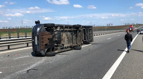microbuz rasturnat pe autostrada dupa explozia unui cauciuc