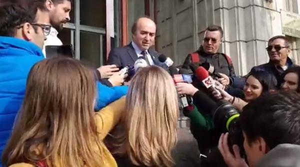 protestatarul ceausescu la conferinta lui toader pe treptele ministerului justitiei video