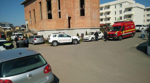 barbat cazut de pe o biserica aflata in constructie